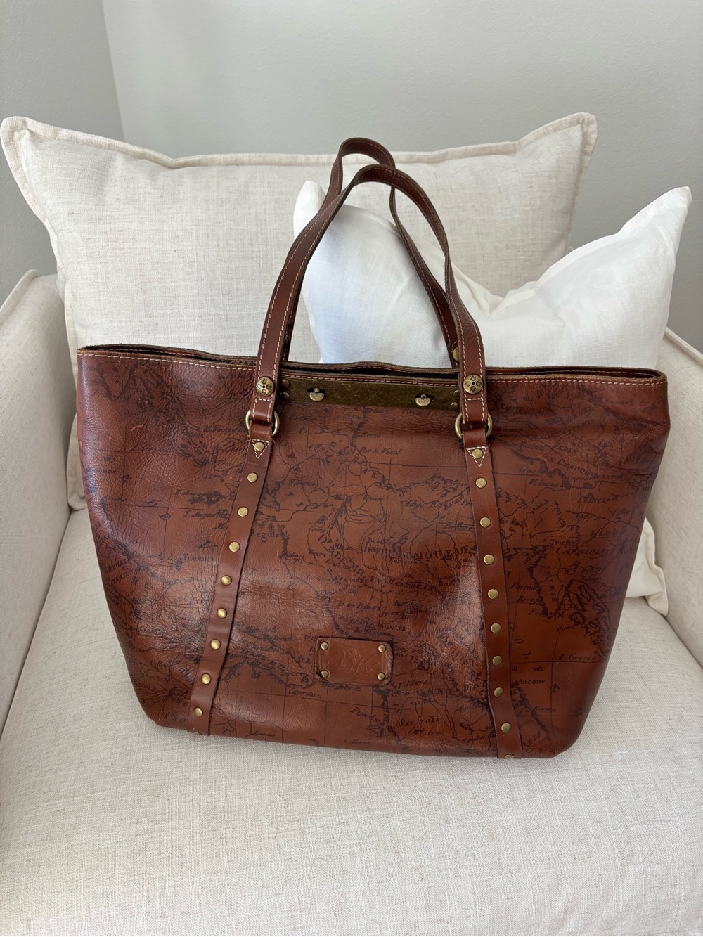🍃🦋 Patricia Nash Benvenuto Map Print Leather Tote Bag